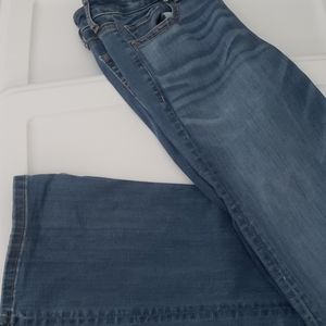 Lightly worn American Eagle Size 12. Favorite Boyfriend.